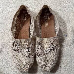 TOMS Women's Floral Crochet Flats - Beige